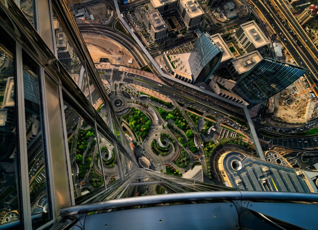 Vue aérienne du centre-ville de Dubaï au coucher du soleil, Dubaï, Émirats arabes unis