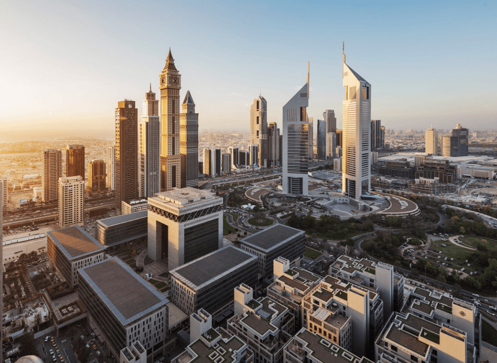 Quartier financier de Dubaï illustrant l’essor économique des Émirats.