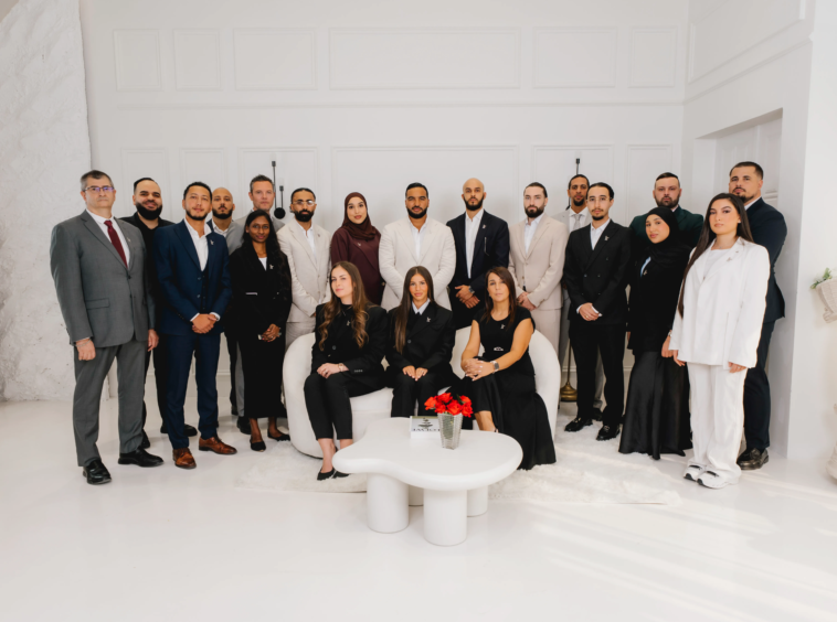 Équipe La Riviera Real Estate, spécialistes de l’investissement immobilier à Dubaï, accompagnant des clients francophones et internationaux.