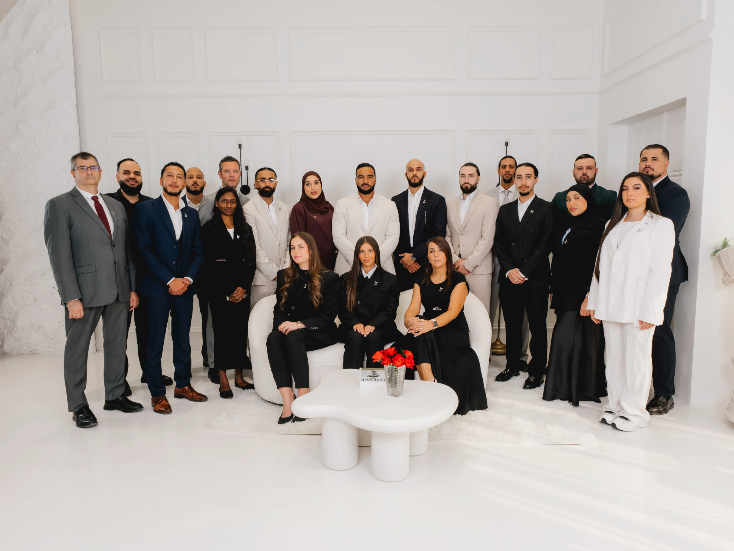 Équipe La Riviera Real Estate, spécialistes de l’investissement immobilier à Dubaï, accompagnant des clients francophones et internationaux.